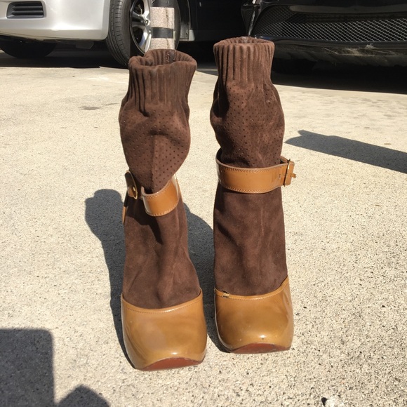 Marc Jacobs size 37 1/2 women’s heel caramel,brown buckle strap made in Italy - Picture 3 of 5